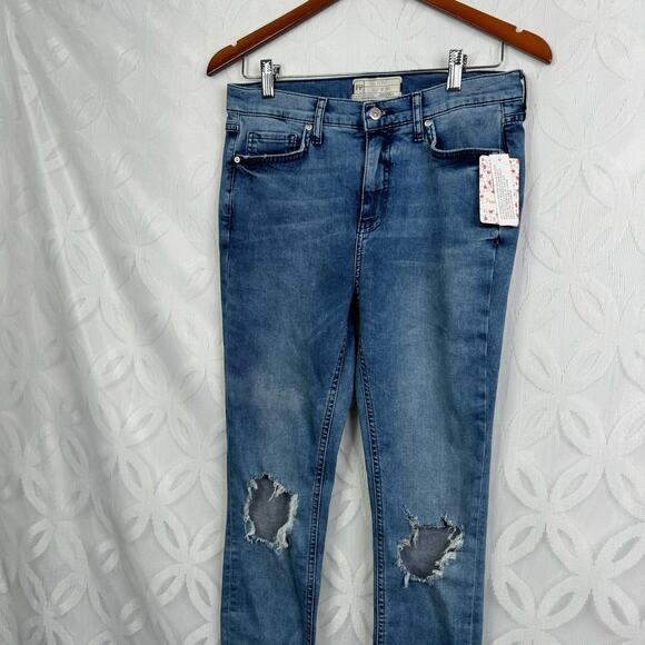 Free People Busted High Rise Distressed Skinny Jeans Size 29 NWT - Picture 4 of 9